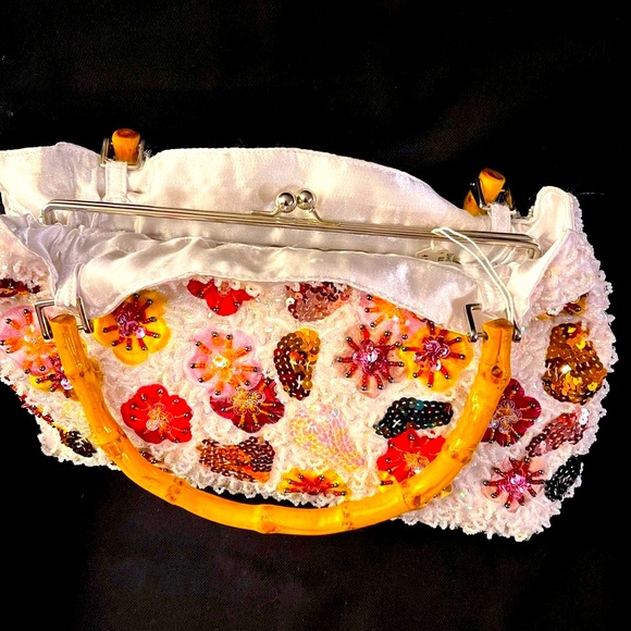 ❗️SALE❗️ A splash of sequins & satin for a summer refresh - Picture 3 of 3